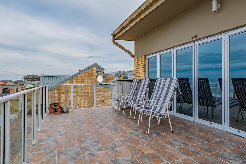 9 Bedroom Property for Sale in Outeniqua Strand Western Cape